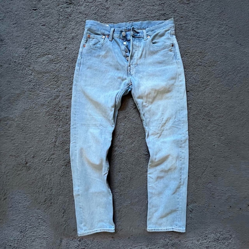 Straight leg mid rise Levis